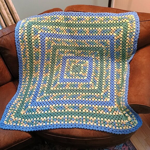 Vintage Handmade Crochet Baby / Throw Blanket - Picture 2 of 8
